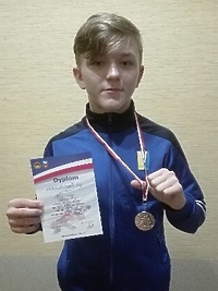 Zapaśnik Olimpii z medalem