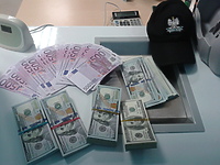 Zapomnieli poinformować celników o grubym portfelu