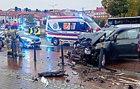 Zasłabł i wjechał w zaparkowane auta