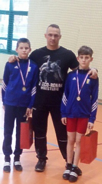 Złoto dla zapaśników