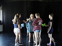 Zwariowane gołąbki na scenie