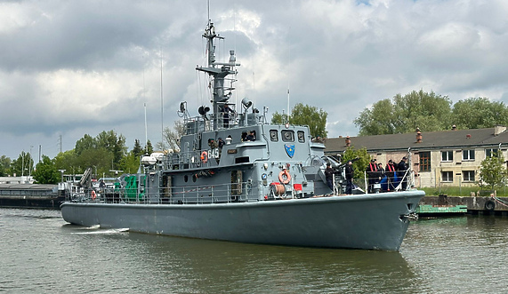 16 Żuławski Pułk Logistyczny zaprasza na swoje święto. ORP Śniardwy wchodzi do Elbląga