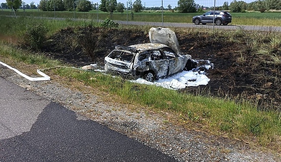 Auto spłonęło na S7 po kolizji