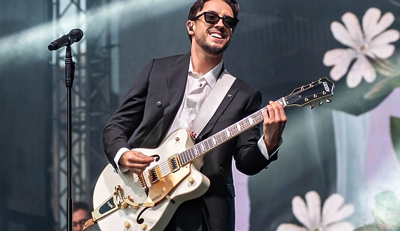 Dawid Kwiatkowski zaśpiewał przed katedrą
