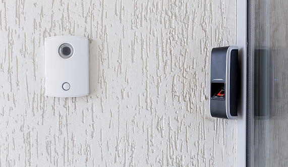 Dzwonek do drzwi - przewodowy czy bezprzewodowy? Dzwonek do drzwi - przewodowy czy bezprzewodowy?