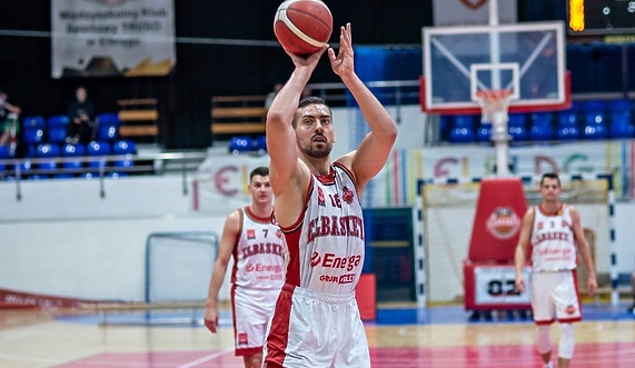 Elbasket pokonany z dystansu