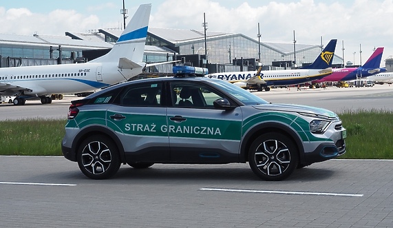 Elblążanka żartowała o bombie na lotnisku. Nie poleciała i zapłaciła mandat Elblążanka żartowała o bombie na lotnisku. Nie poleciała i zapłaciła mandat