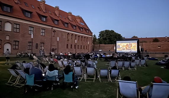 F1: Film w Kinie pod Chmurką