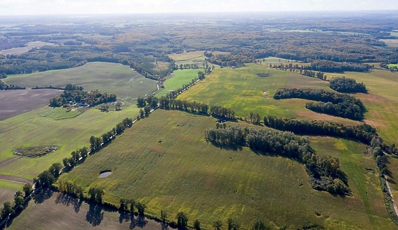 418 ha ziemi i zaplecze gospodarcze na sprzedaż w Rydzówce koło Pasłęka. Oferta dla rolników