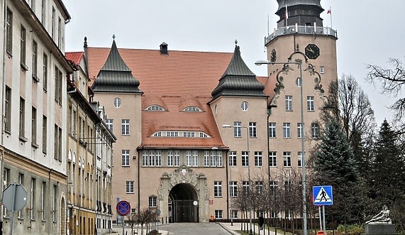 Hejnał Elbląga o 12.46. To symboliczna godzina
