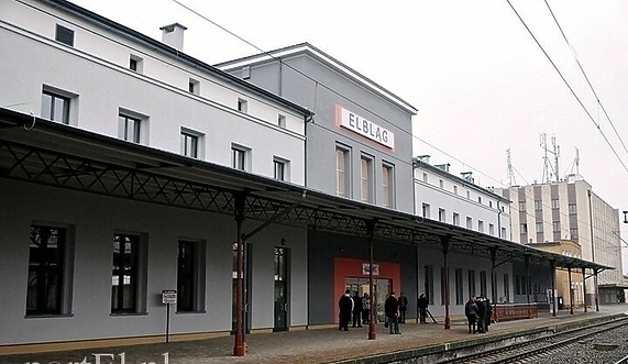 Kolej i na kolej, i na windy na dworcu 