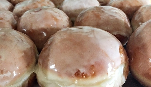 Konkurs. Jubileuszowe pączki od Wołka dla Czytelników portElu!