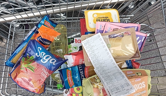 Koszyk świąteczny i drogi 