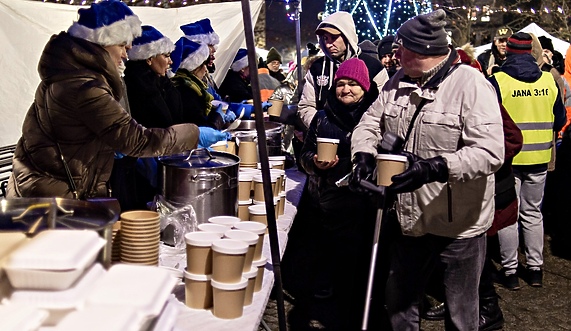 Nigdy nie jesteś sam, czyli wigilia na placu Dworcowym