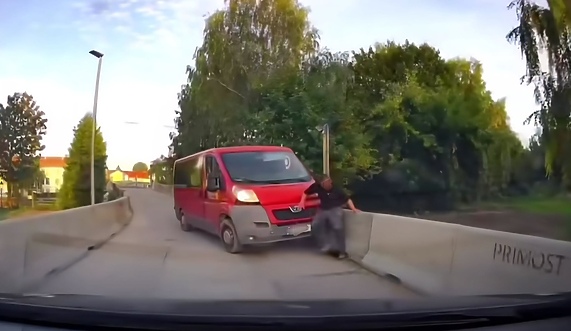 Objazdem... pod prąd Objazdem... pod prąd