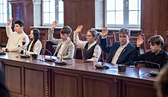 Obradowali młodzi radni Obradowali młodzi radni