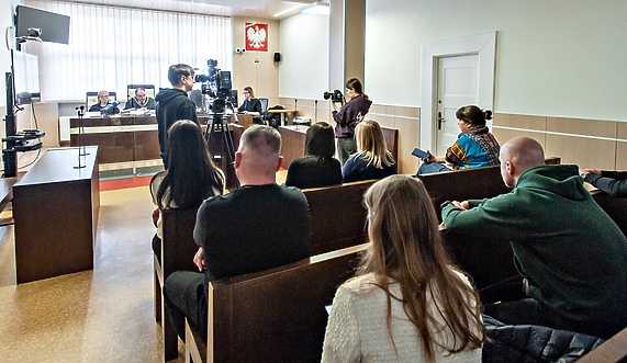 Sąd skazał byłego policjanta za przemoc i groźby podczas przesłuchania