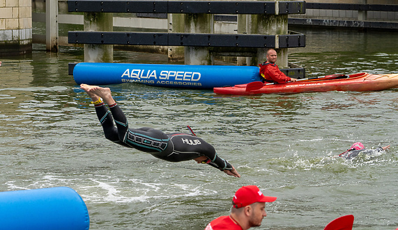 Pływacy i triathloniści opanują starówkę