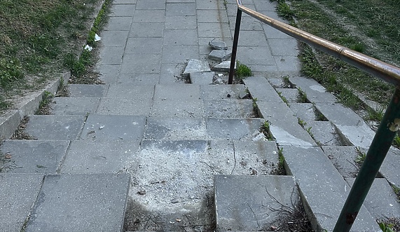 Po interwencji Czytelnika schody zostaną naprawione Po interwencji Czytelnika schody zostaną naprawione