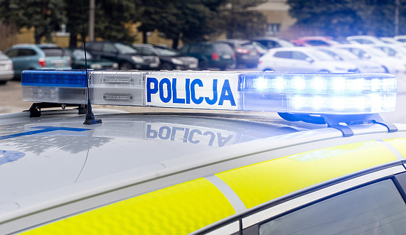 Policjanci eskortowali rodzącą do szpitala