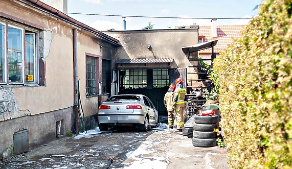 Pożar w warsztacie samochodowym