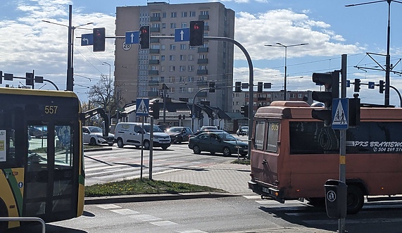 Chaos i korki na skrzyżowaniu. Czy światła wymagają zmiany?