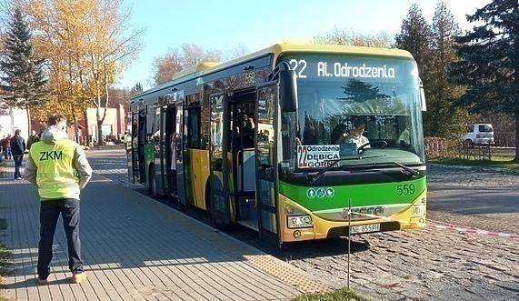 1 listopada bezpłatnie komunikacją miejską na cmentarz