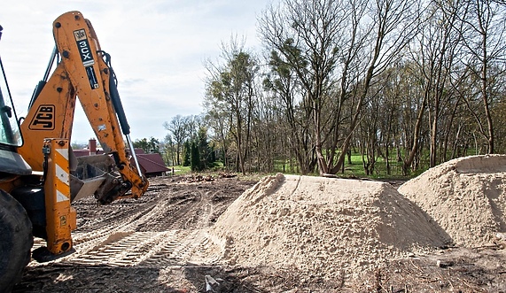 Przebudowują parking przy Bema
