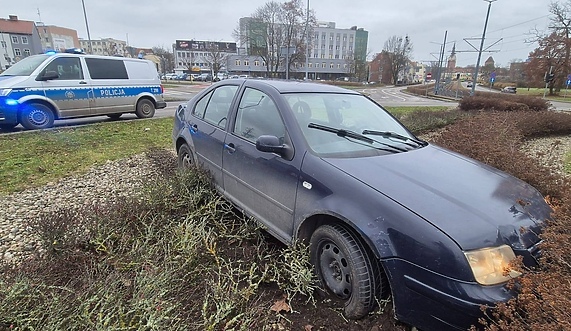Uciekał przed policją... środkiem ronda Zamech Uciekał przed policją... środkiem ronda Zamech