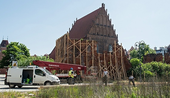 Mury Galerii EL do remontu