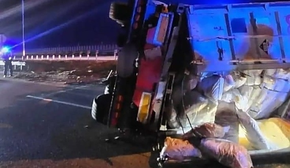 Ciężarówka zatarasowała S7 Ciężarówka zatarasowała S7