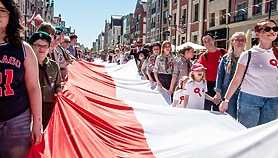 Biało-czerwony marsz przeszedł przez Stare Miasto