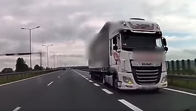 Ciężarówką jechał pod prąd na S7