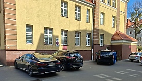 Czytelnik: w mieszkaniach wdychamy spaliny z parkujących aut