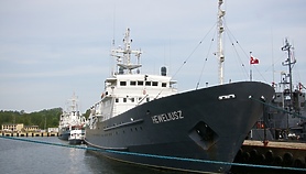 Statek rosyjskiej „floty cieni” wykonywał podejrzane manewry na Bałtyku