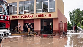 Dwie chętne firmy na remont remizy