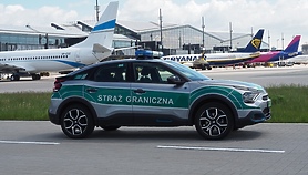 Elblążanka żartowała o bombie na lotnisku. Nie poleciała i zapłaciła mandat Elblążanka żartowała o bombie na lotnisku. Nie poleciała i zapłaciła mandat