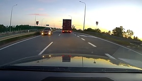 Jechał pod prąd S7