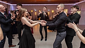 Jest energia na dobrą imprezę! Studniówka ZSEiO Jest energia na dobrą imprezę! Studniówka ZSEiO