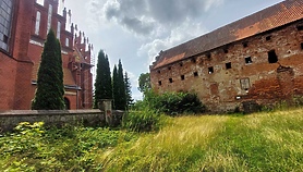 Jest sobota, jest quiz. Letni spacer po Elblągu i okolicach Jest sobota, jest quiz. Letni spacer po Elblągu i okolicach