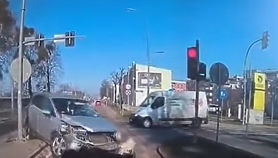 Kierowca ciężarówki wymusił pierwszeństwo