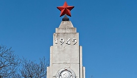 Kolejne podejście do czerwonej gwiazdy na cmentarzu