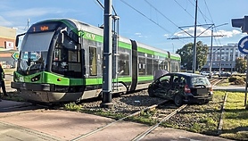 Kolizja z tramwajem na rondzie Zamech