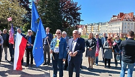 Lewica świętowała pod Pomnikiem Odrodzenia