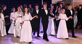 Między młodzieńczą beztroską a dojrzałością. Studniówka II LO