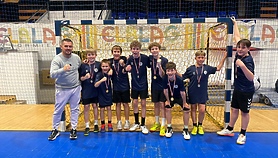 SP 21 wygrywa mini piłkę ręczną