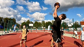 Wakacyjny turniej koszykówki 3x3 na Kalbarze
