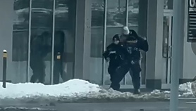 Napadł na strażników miejskich. Zobacz film!