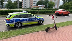 Pijany 16-latek na hulajnodze jechał ulicą pod prąd Pijany 16-latek na hulajnodze jechał ulicą pod prąd