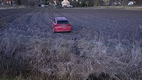 Pijany wjechał na pole Pijany wjechał na pole